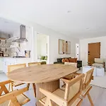 Cozy Retreat W Pool Prime Location