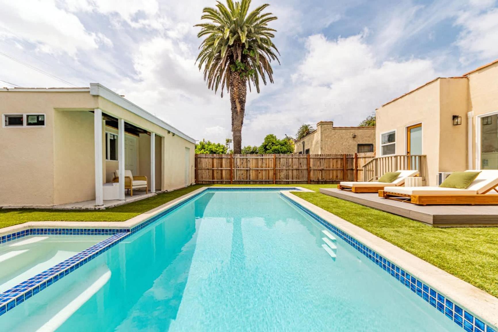 Cozy Retreat W Pool Prime Location Los Angeles