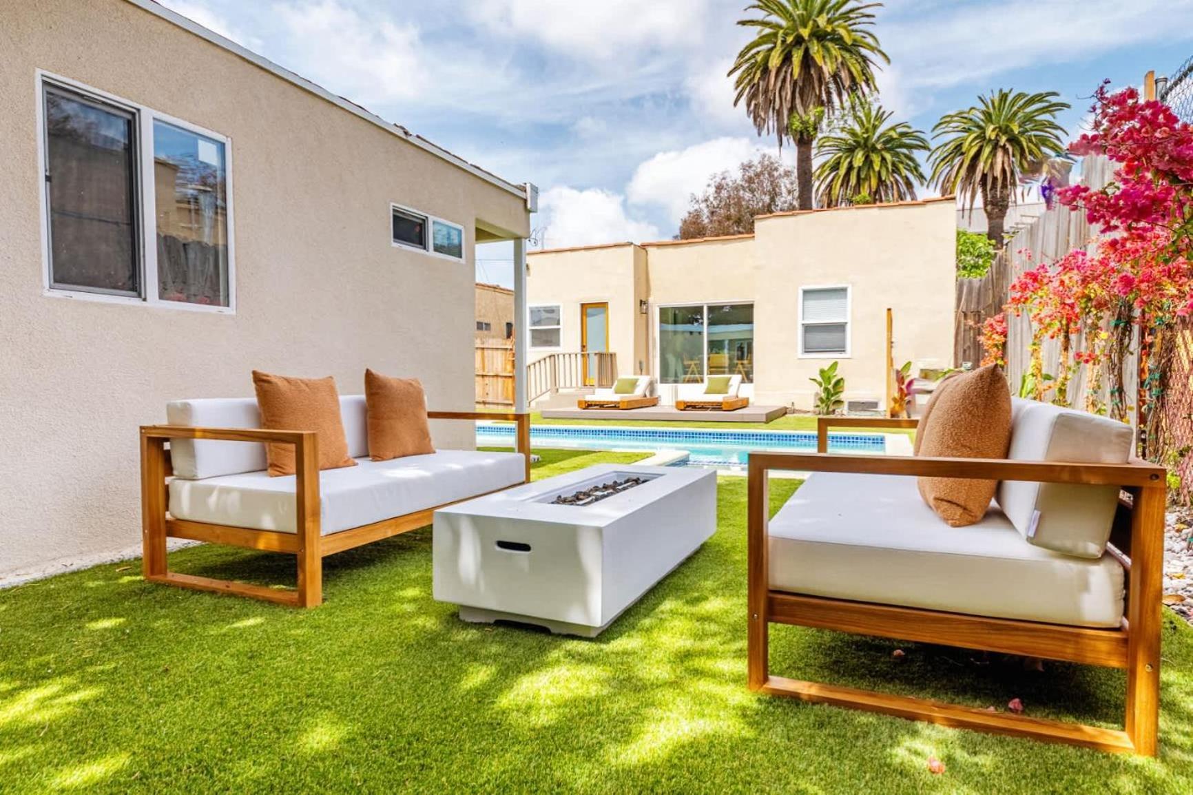 Cozy Retreat W Pool Prime Location
