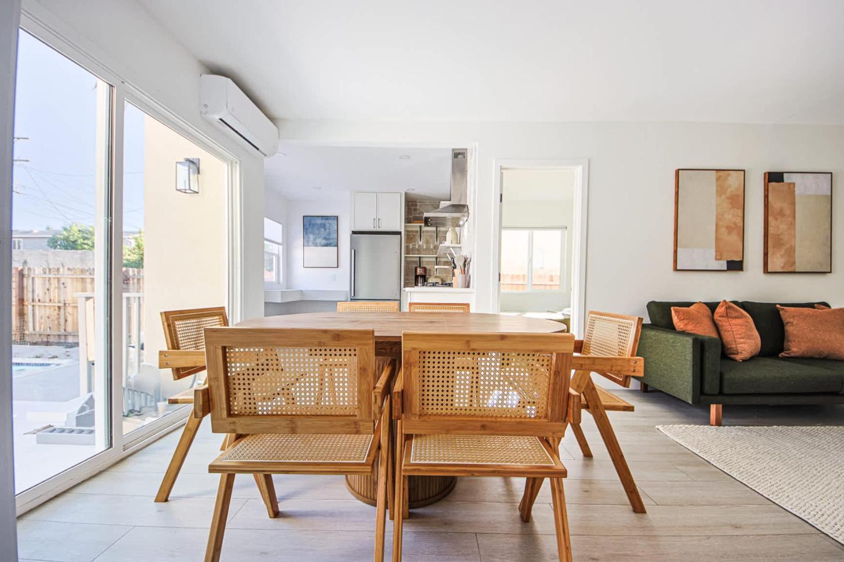 Cozy Retreat W Pool Prime Location Holiday home Los Angeles